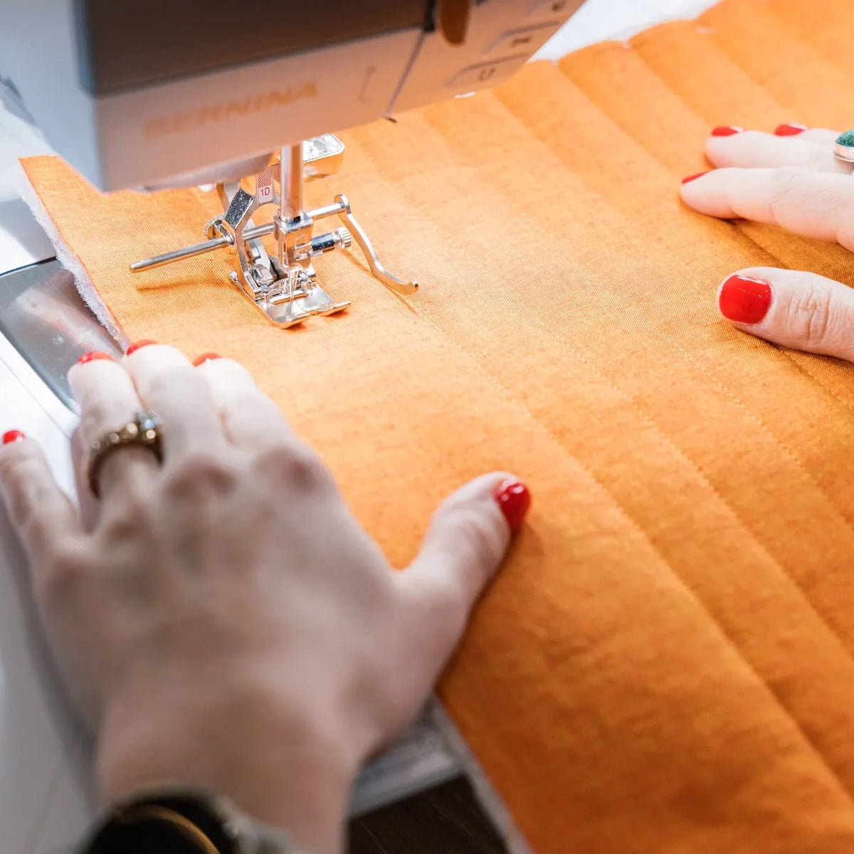 Machine à coudre et à broder BERNINA 770 QE PRO — en situation, atelier de quilting