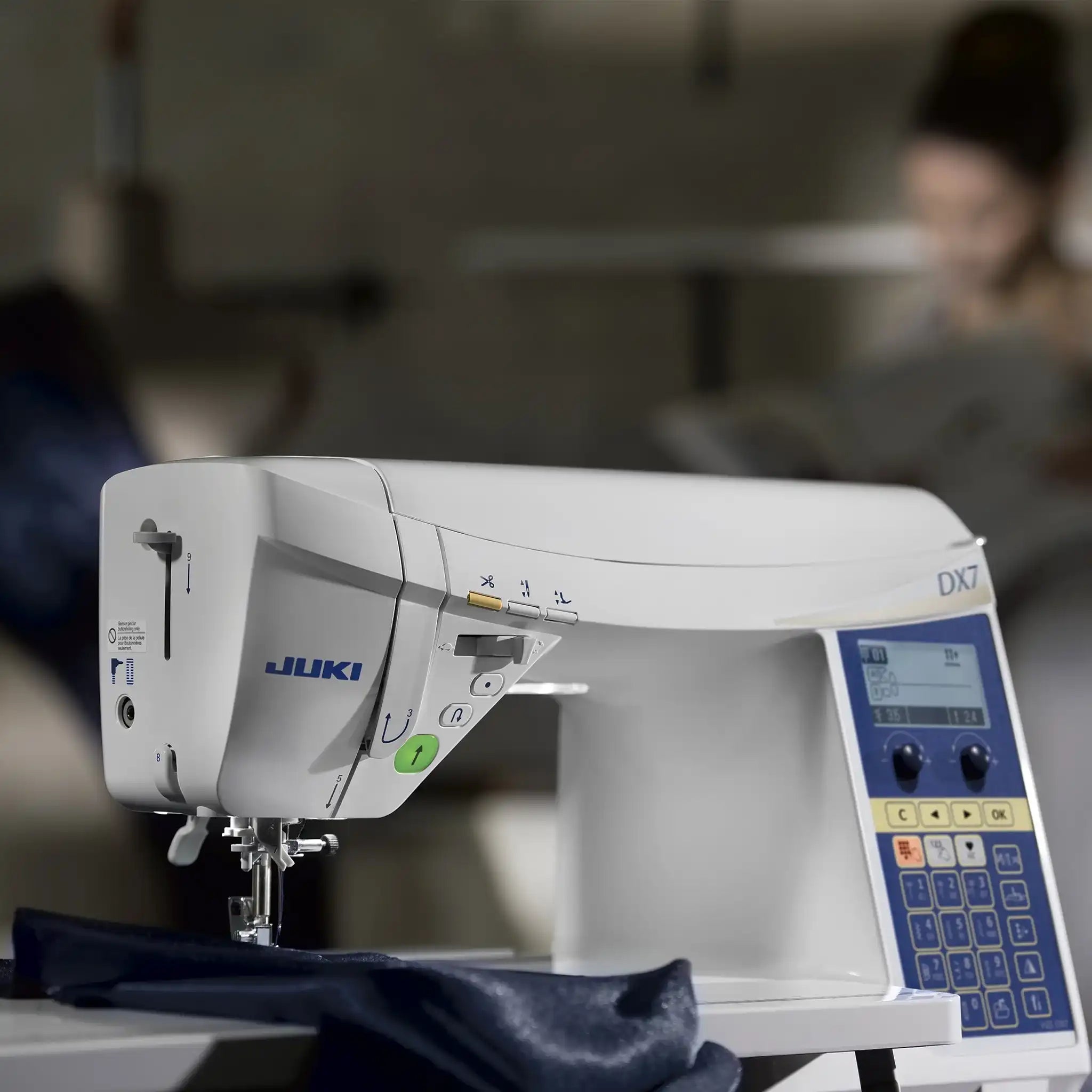 Machine à coudre JUKI HZL - DX7