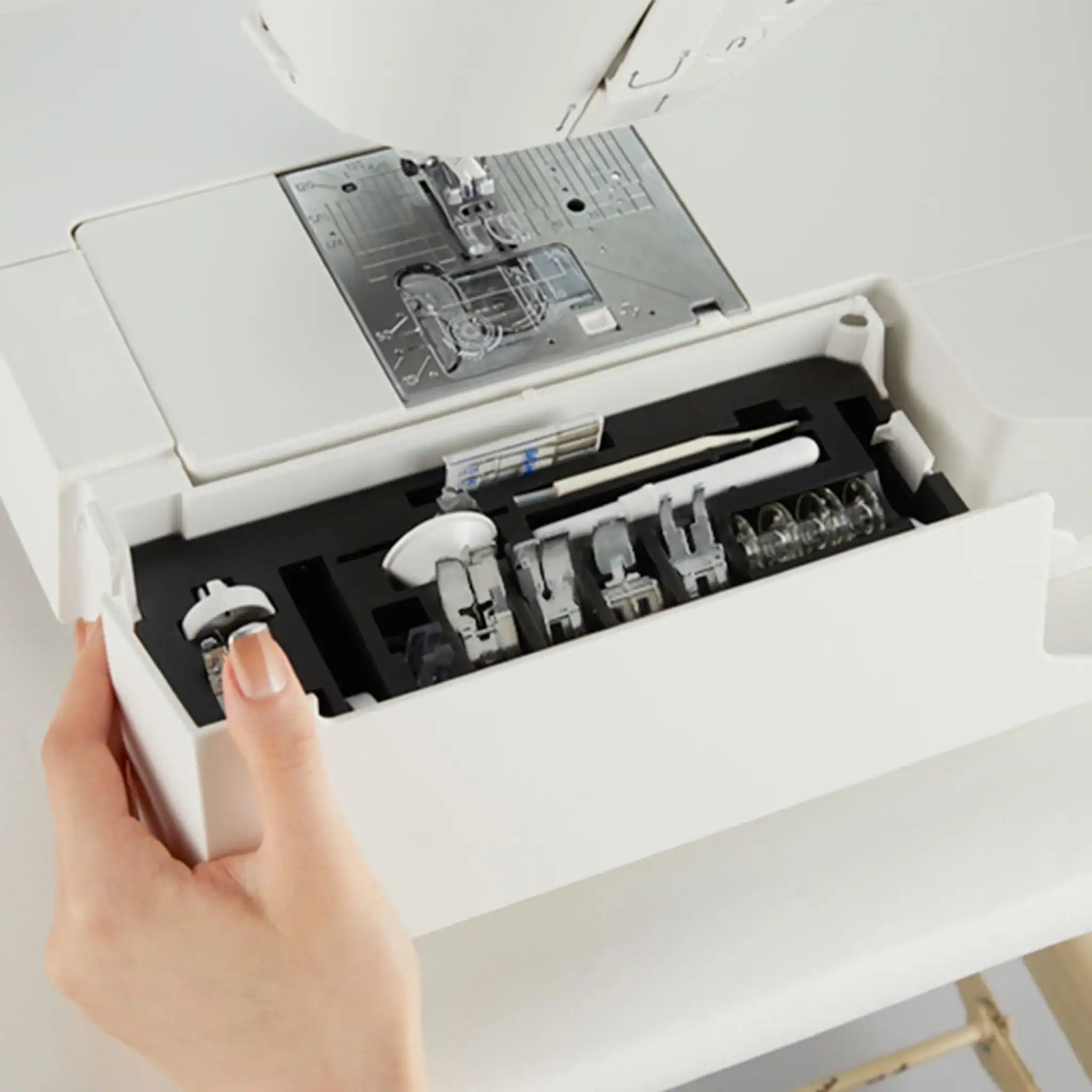 Machine à coudre JUKI HZL - UX8