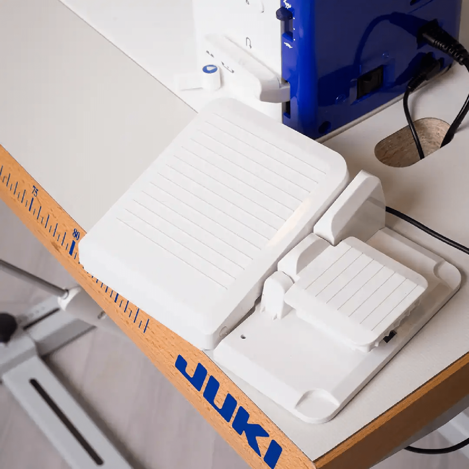 Machine à coudre semi - industrielle JUKI TL - 2300