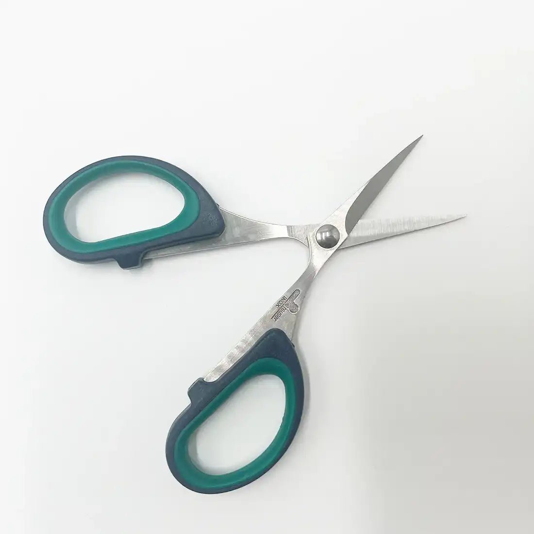 Petits ciseaux de couture de précision