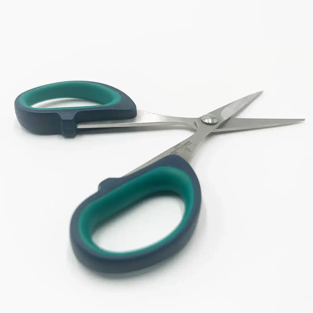 Petits ciseaux de couture de précision