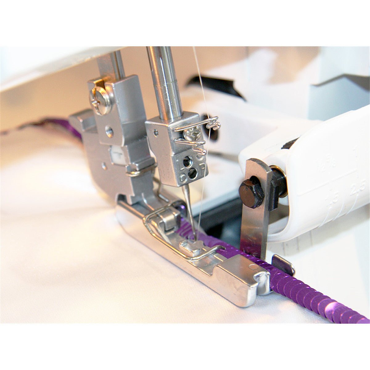 Pied pour passepoils, perles et paillettes BERNINA
