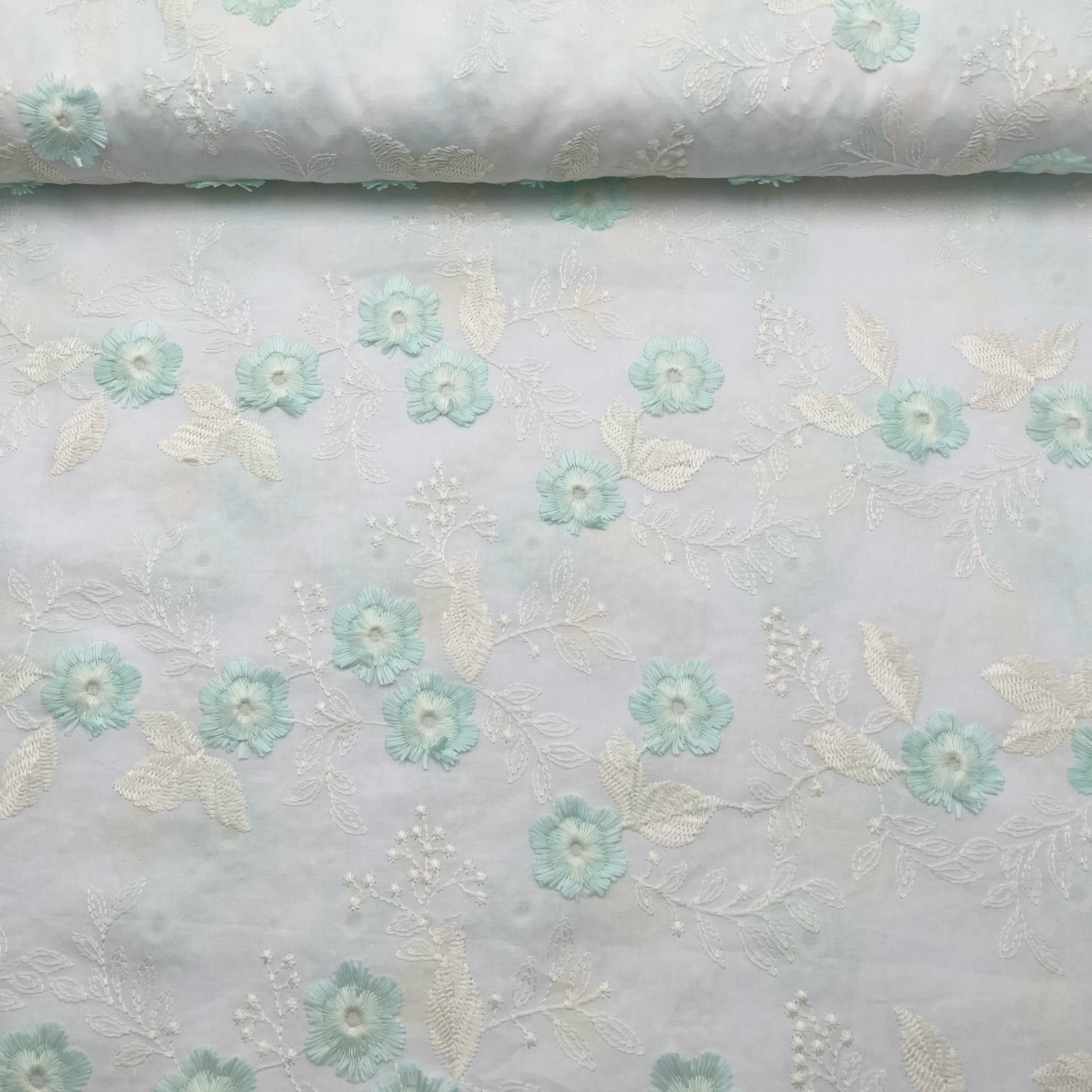 Tissu Broderie Anglaise Fleurs Bleues Brodées