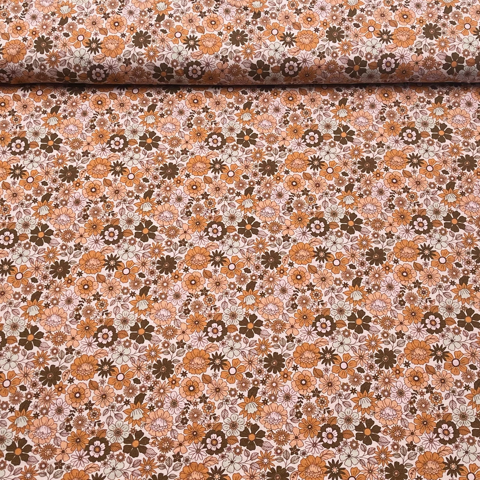 Tissu Jersey de Coton Fleurs Rétro Ocre