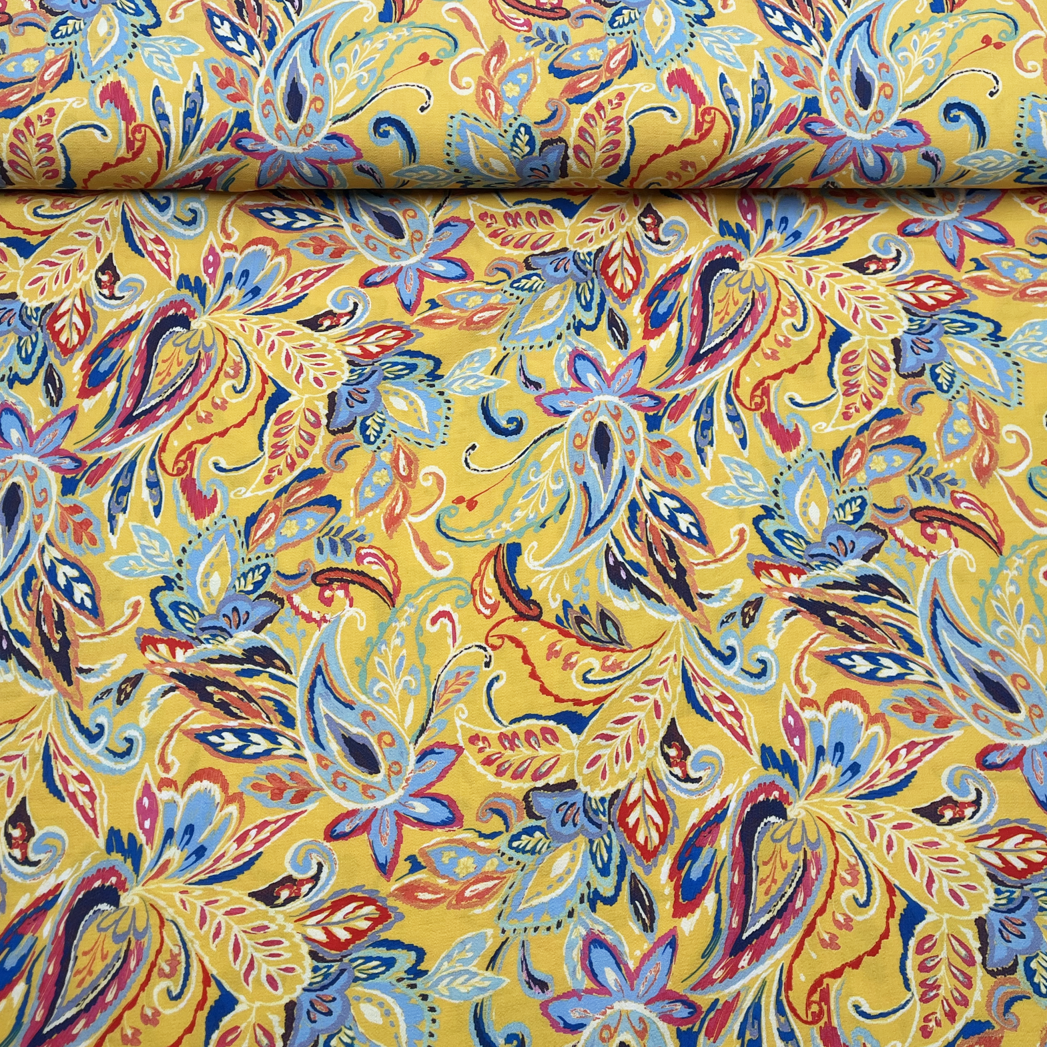 Tissu viscose crêpe arabesque jaune