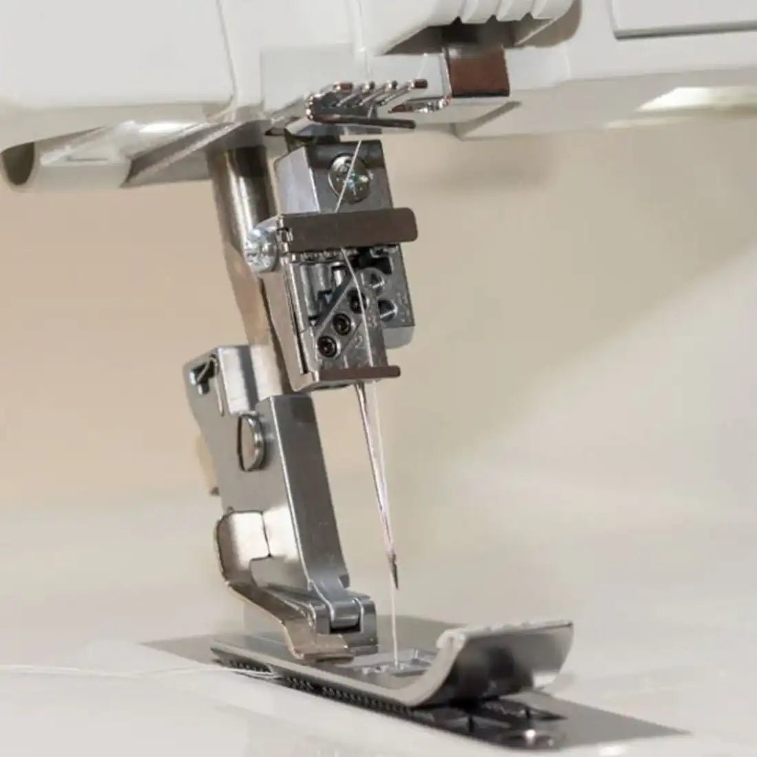 Recouvreuse Lewenstein Coverlock 900CS