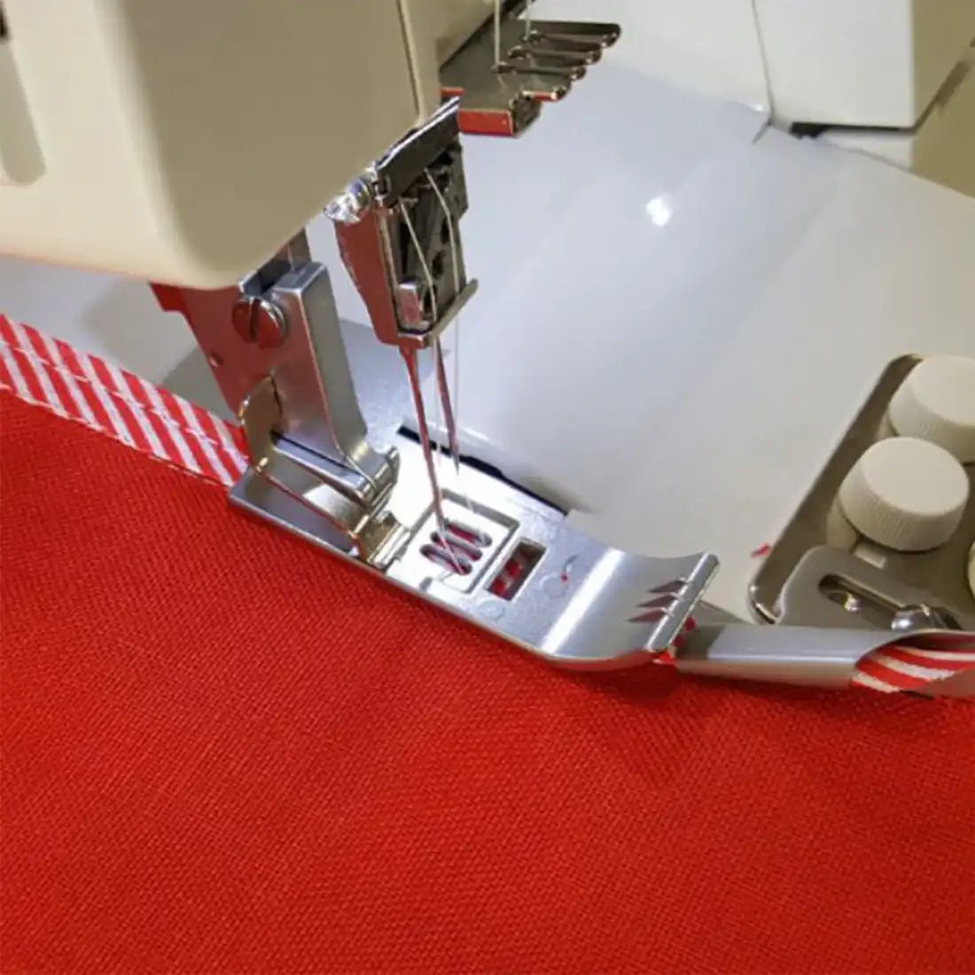 Recouvreuse Lewenstein Coverlock 900CS