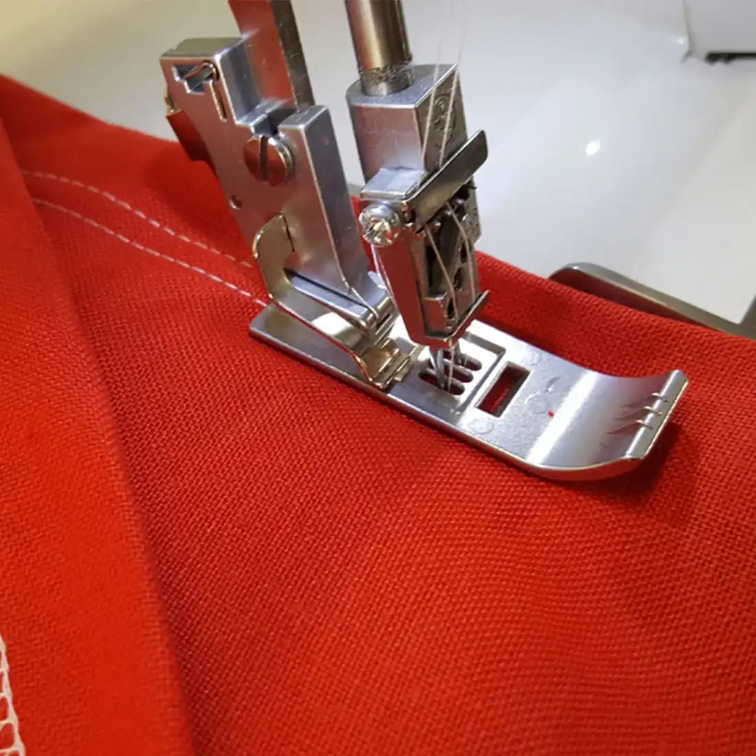 Recouvreuse Lewenstein Coverlock 900CS