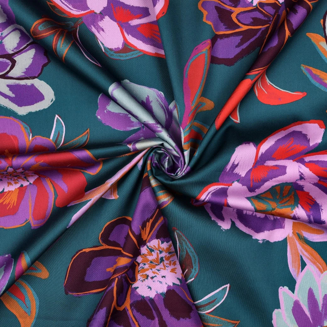 Satin de coton fleurs violettes drapé