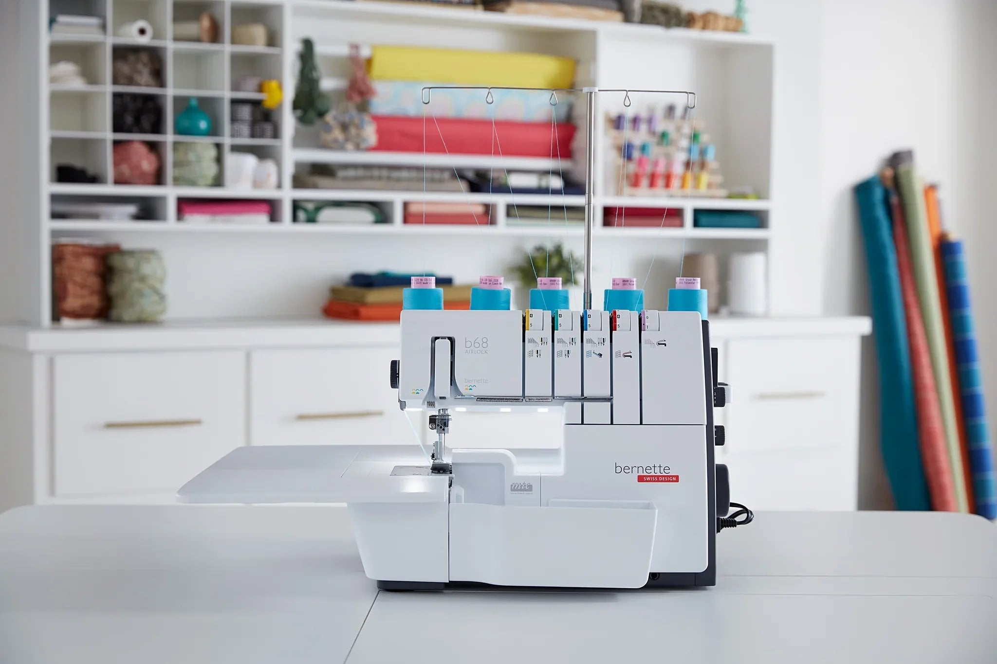 Surjeteuse bernette 64 AIRLOCK — en couture, en situation