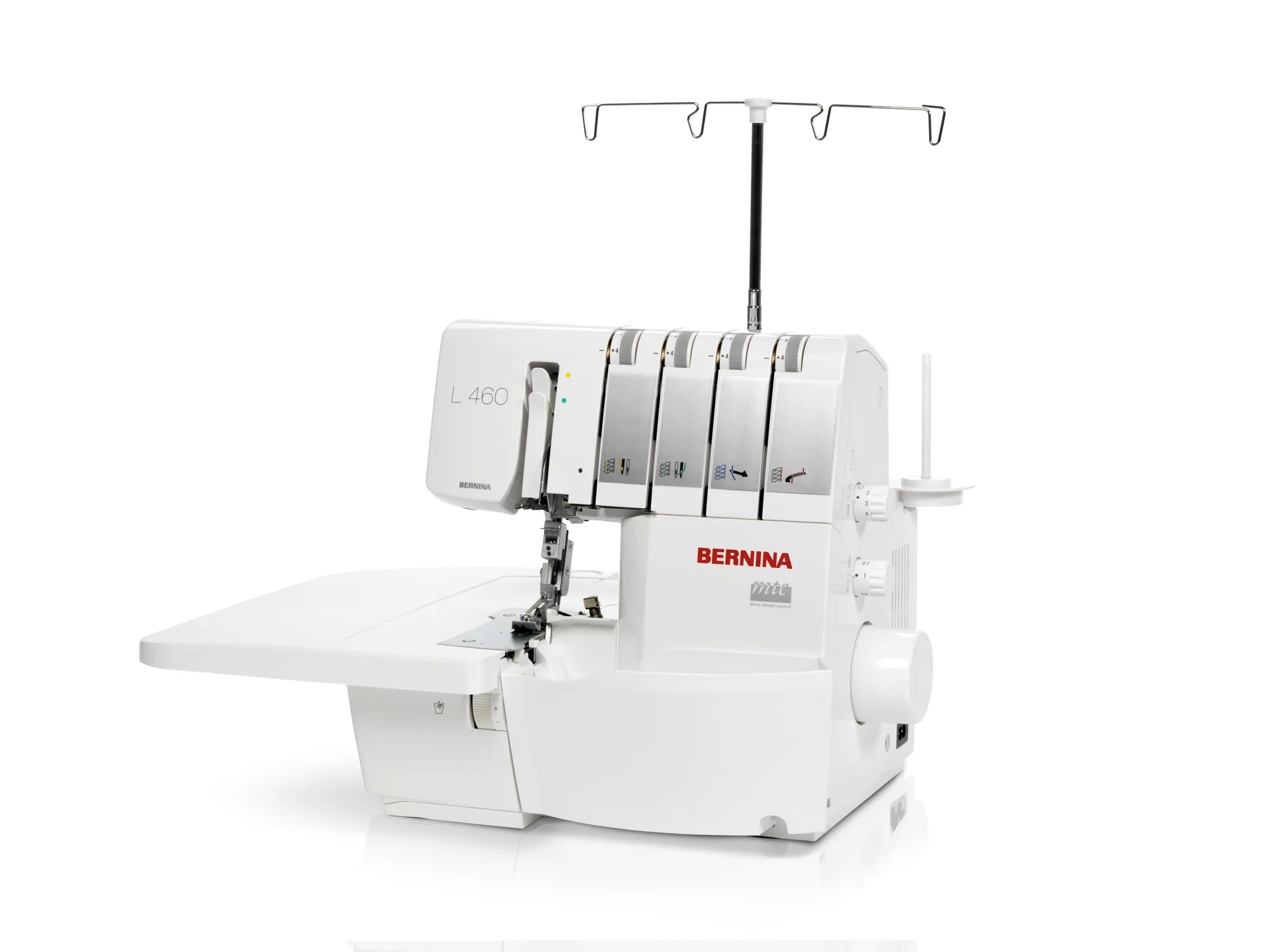 Surjeteuse BERNINA L 460 — en atelier