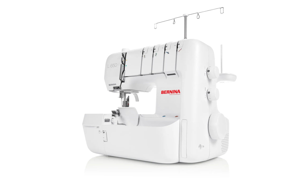 Surjeteuse BERNINA L 650 — en fonctionnement