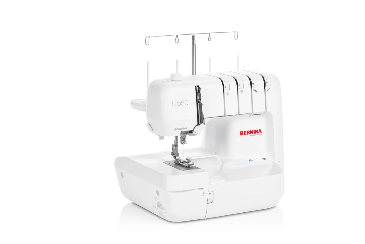 Surjeteuse BERNINA L 650 — vue trois quarts