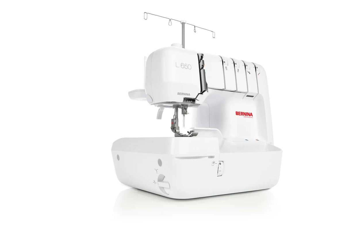 Surjeteuse BERNINA L 650 — en fonctionnement