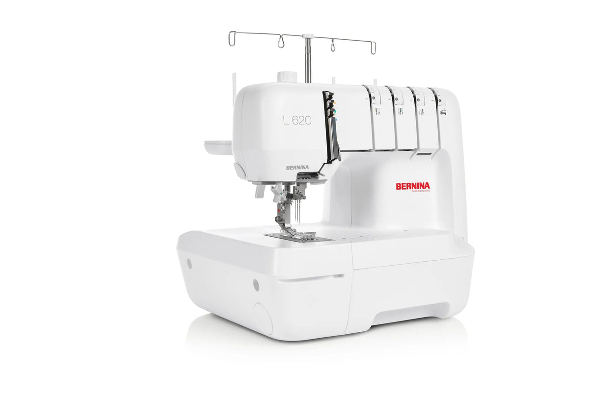 Surjeteuse-recouvreuse BERNINA L 620 — en atelier
