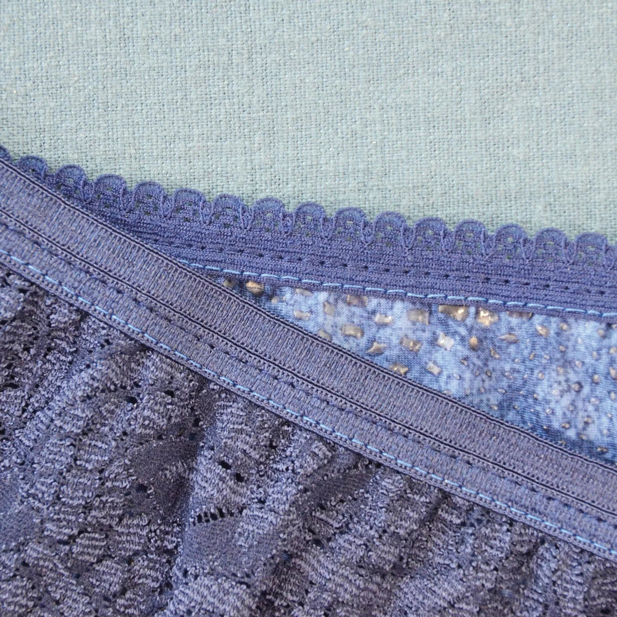 Surjeteuse-recouvreuse BERNINA L 890 — reportage atelier
