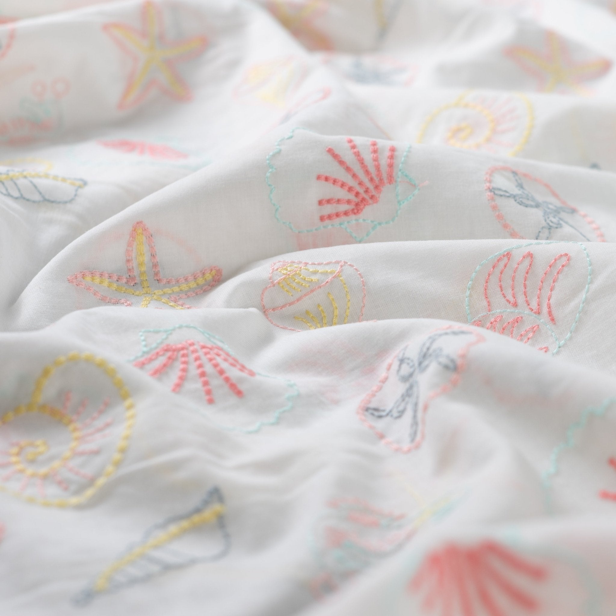 Tissu broderie anglaise coquillage