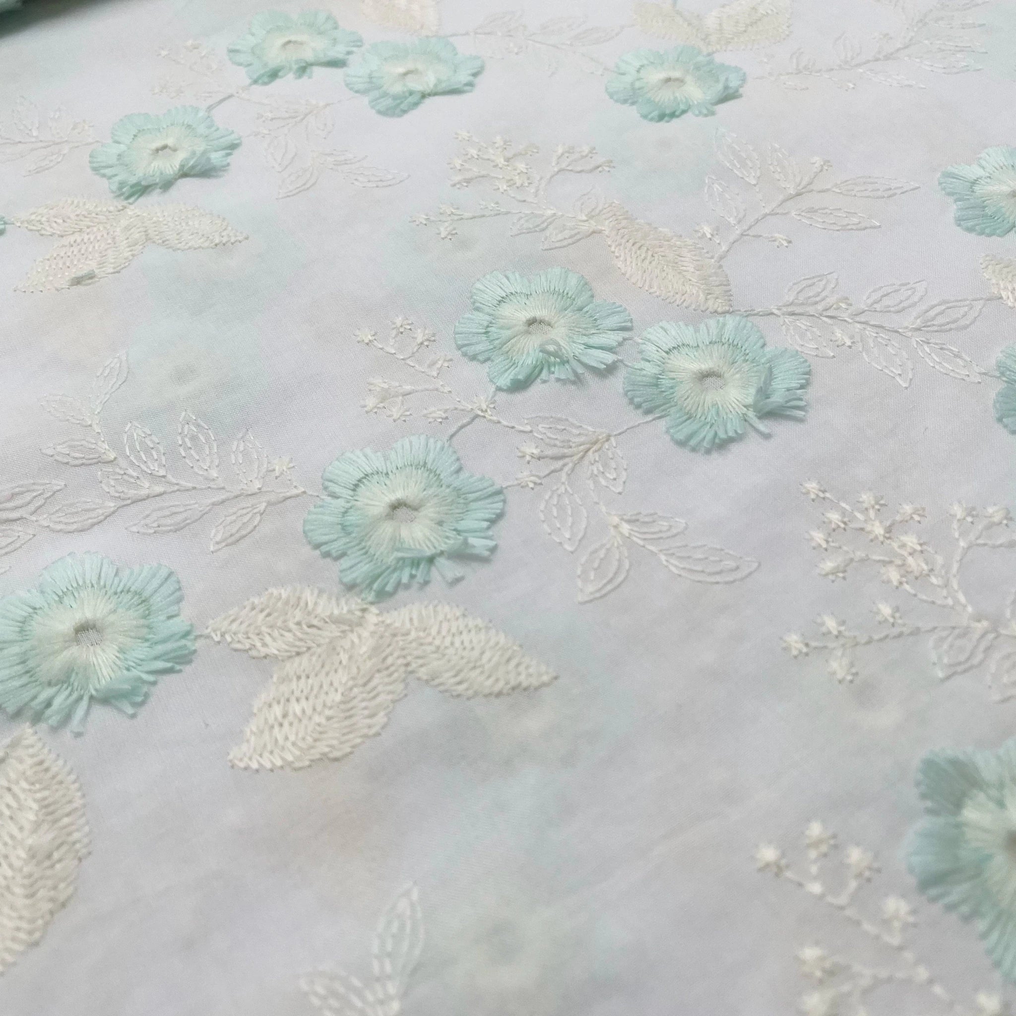 broderie_fleurs_bleu