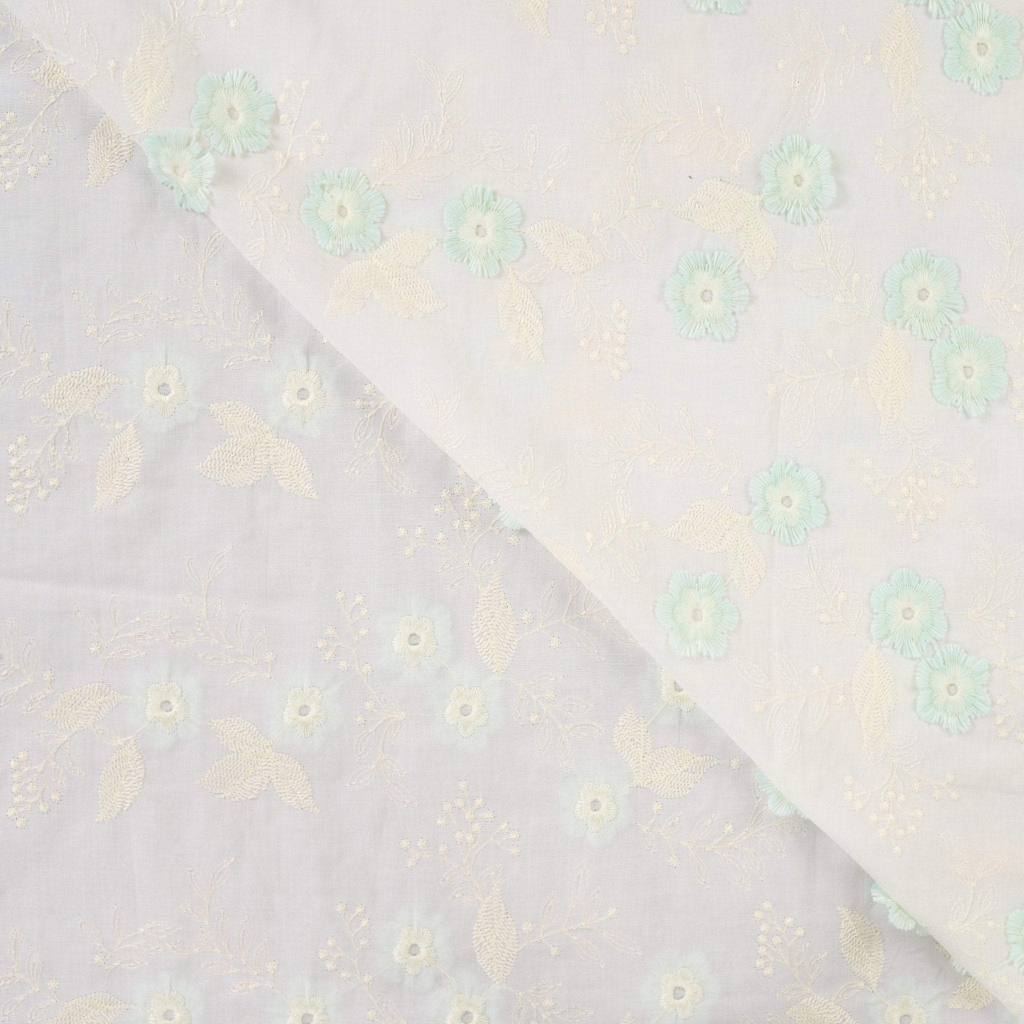 Tissu Broderie Anglaise Fleurs Bleues Brodées