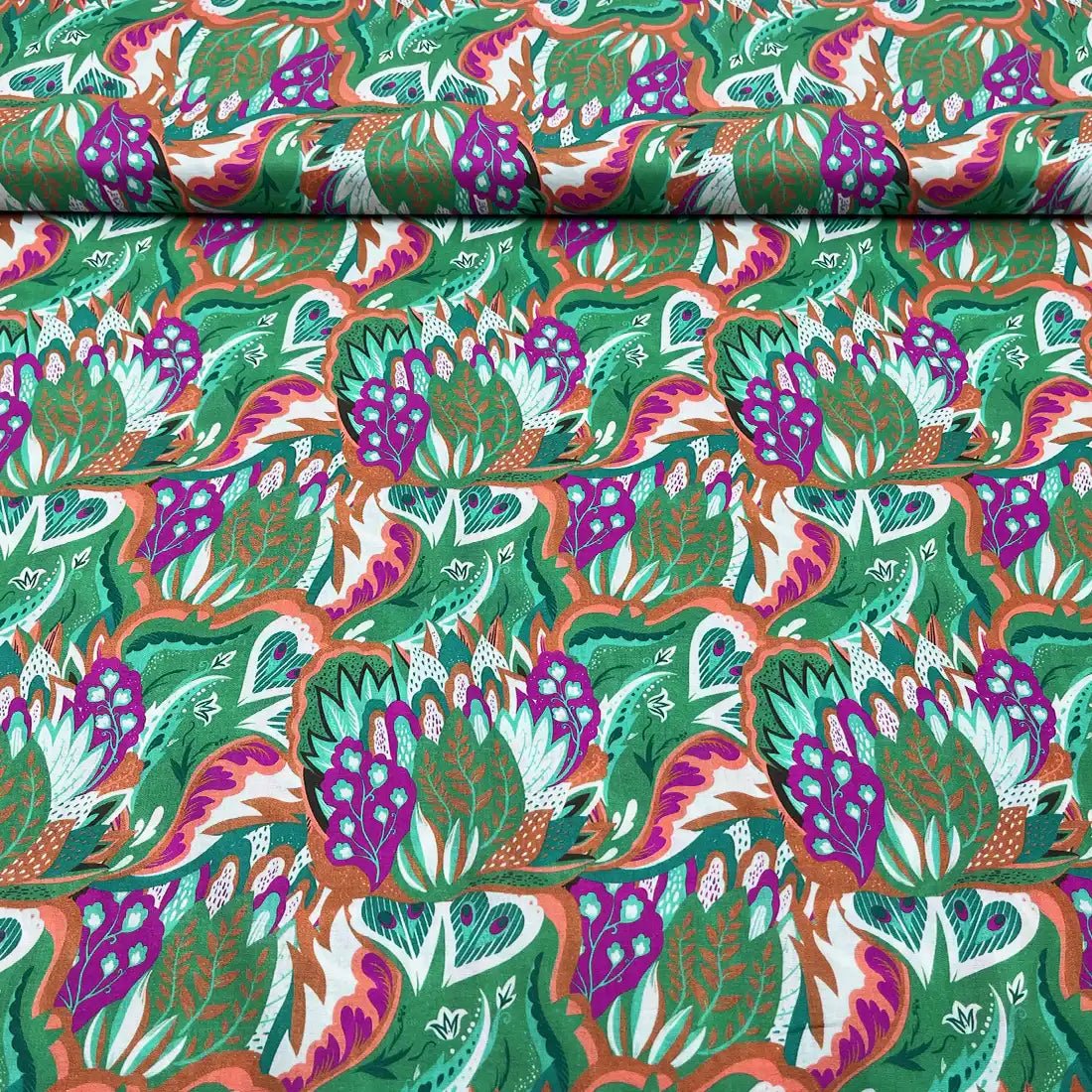 Tissu Coton Style Liberty – Fleurs Vertes et Violettes