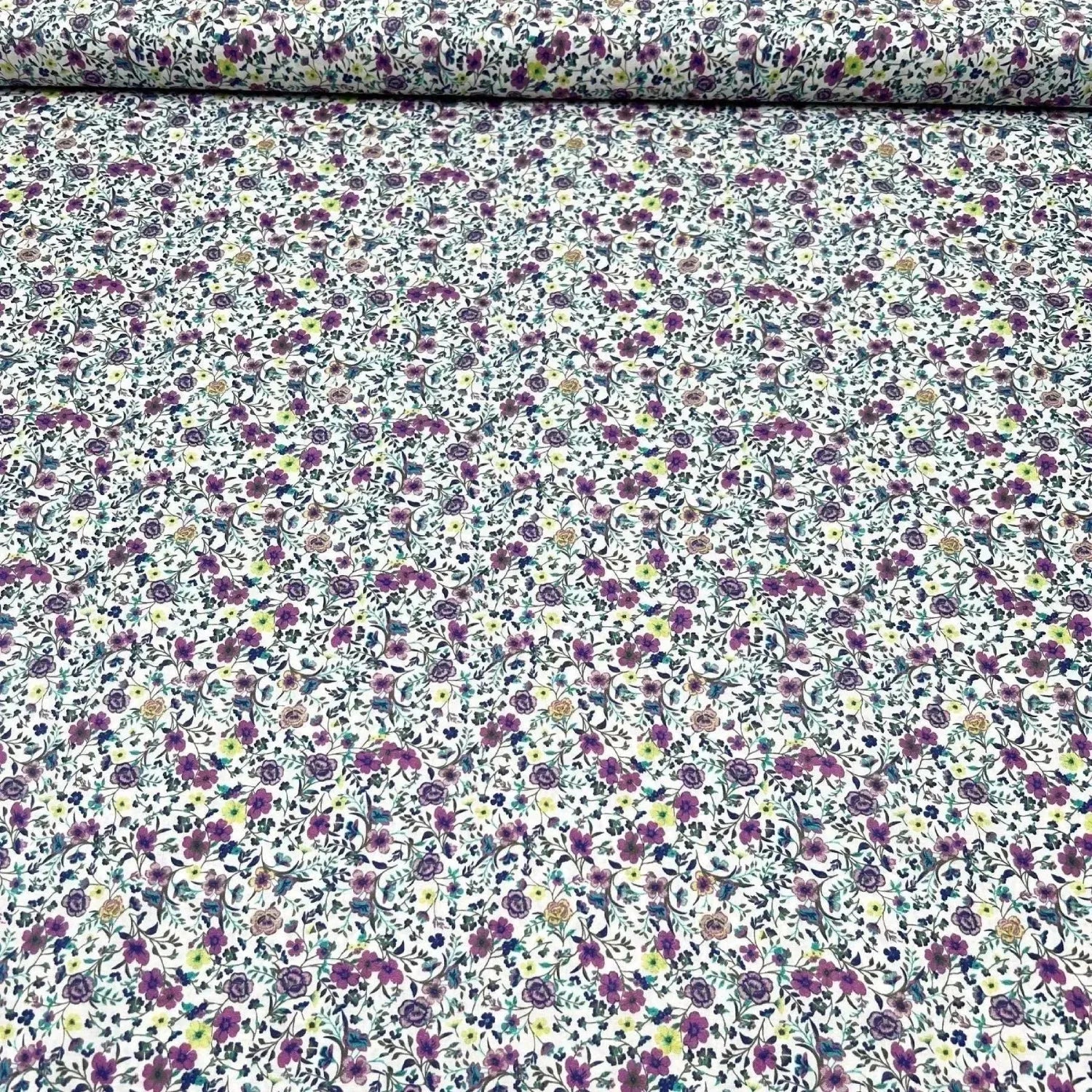 Tissu coton suisse style liberty fleurs roses violettes