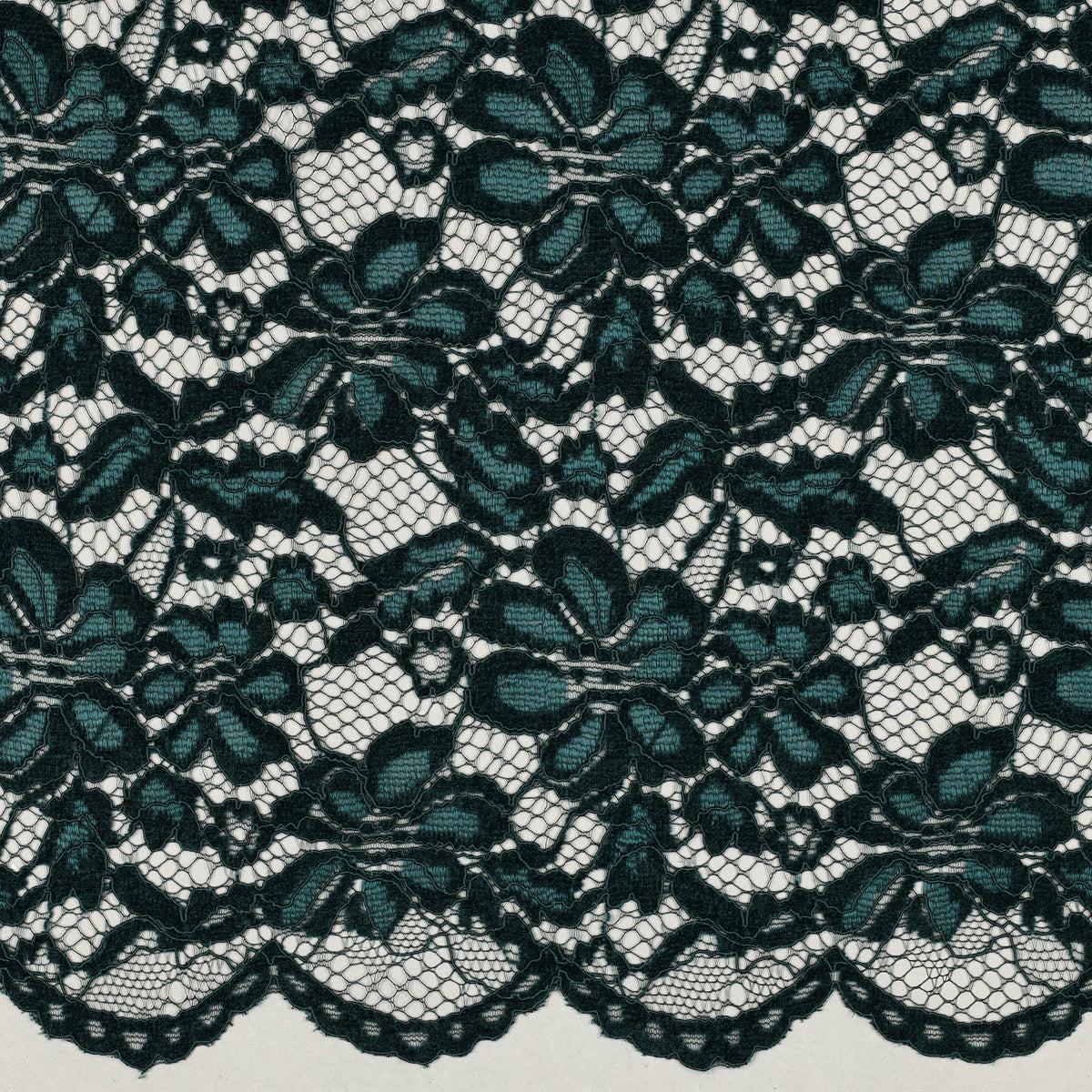 Tissu dentelle vert émeraude fleurie à bord festonné