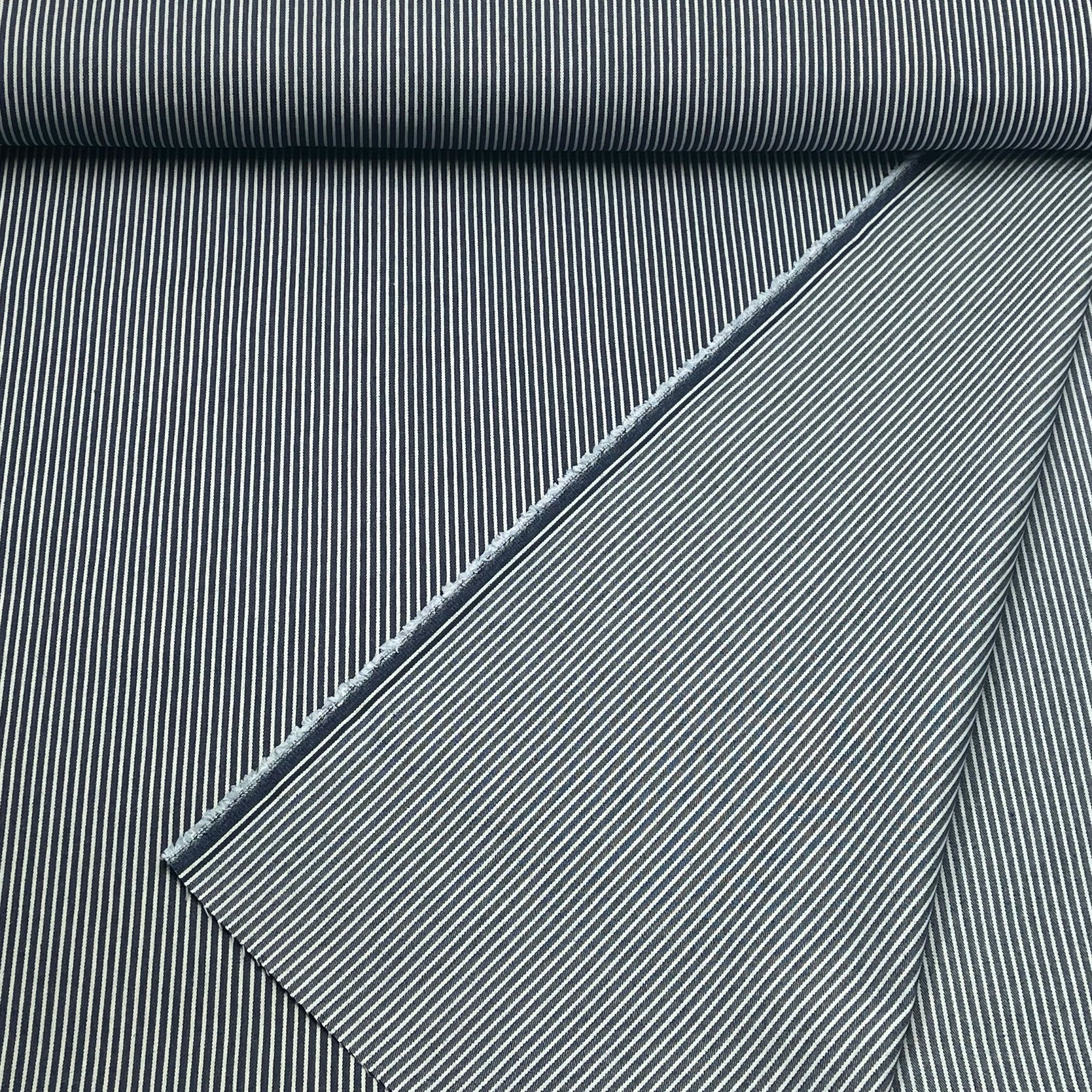 jeans_ligne_bleu_fonce