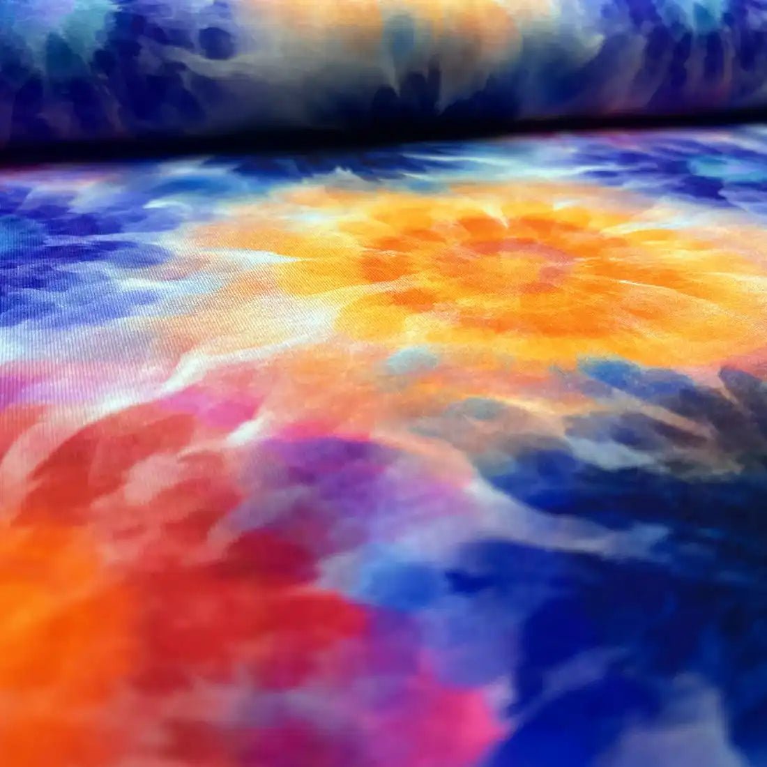 Tissu jersey coton imprimé fleurs tie and dye