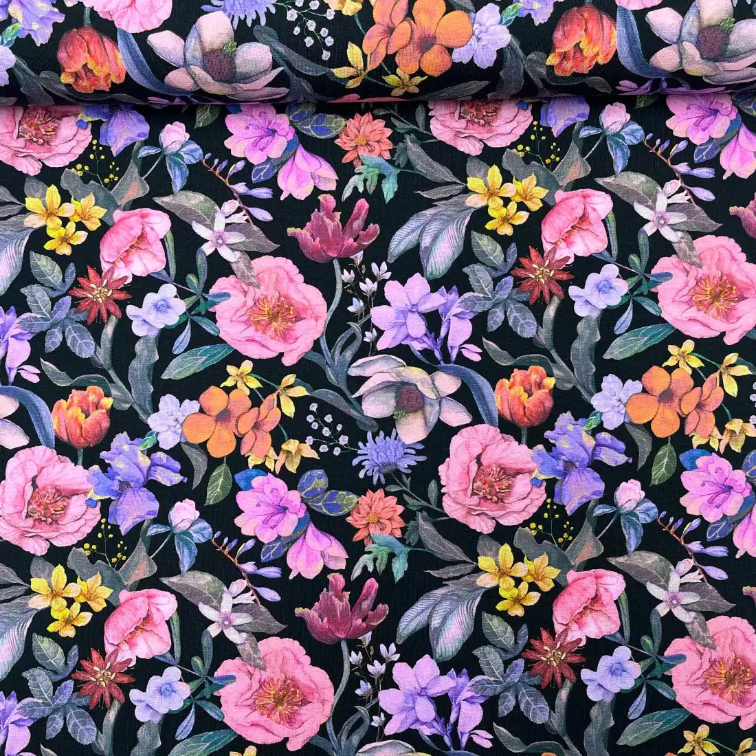 Tissu jersey de coton "Fleurs romantique " violet & rose sur fond noir