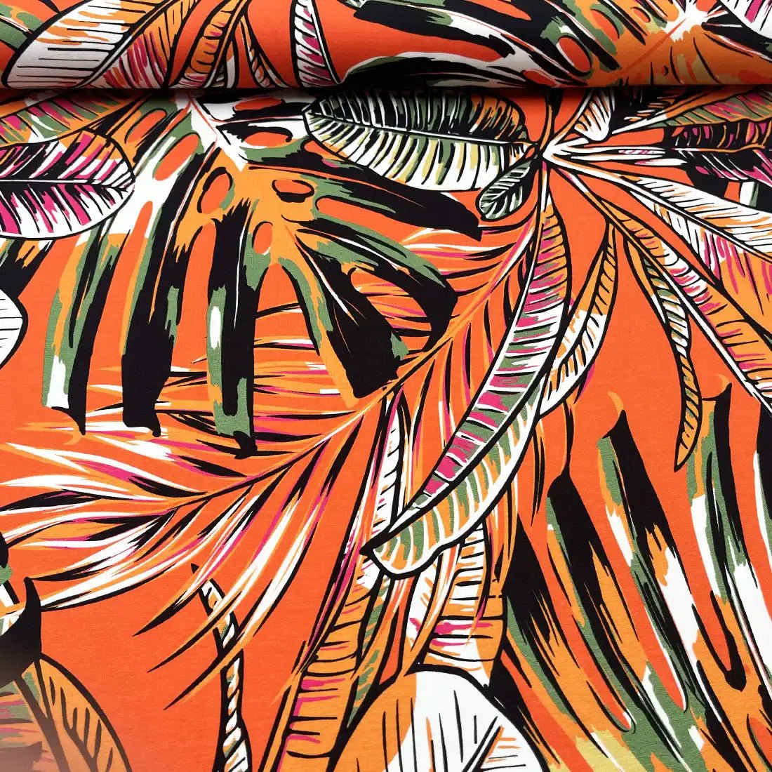 Tissu Jersey tropical orange – Feuilles exotiques colorées