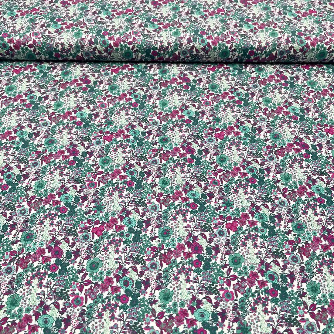 Tissu Liberty Coton – Motif Floral Violet, Fuchsia et Vert