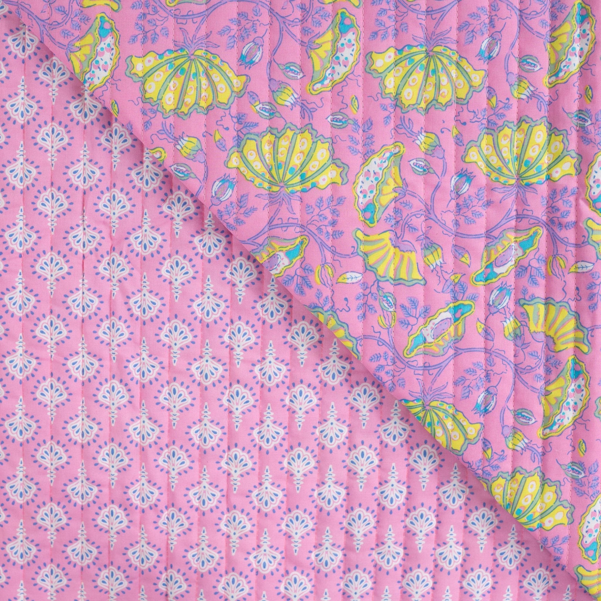 Tissu matelassé arabesque couture