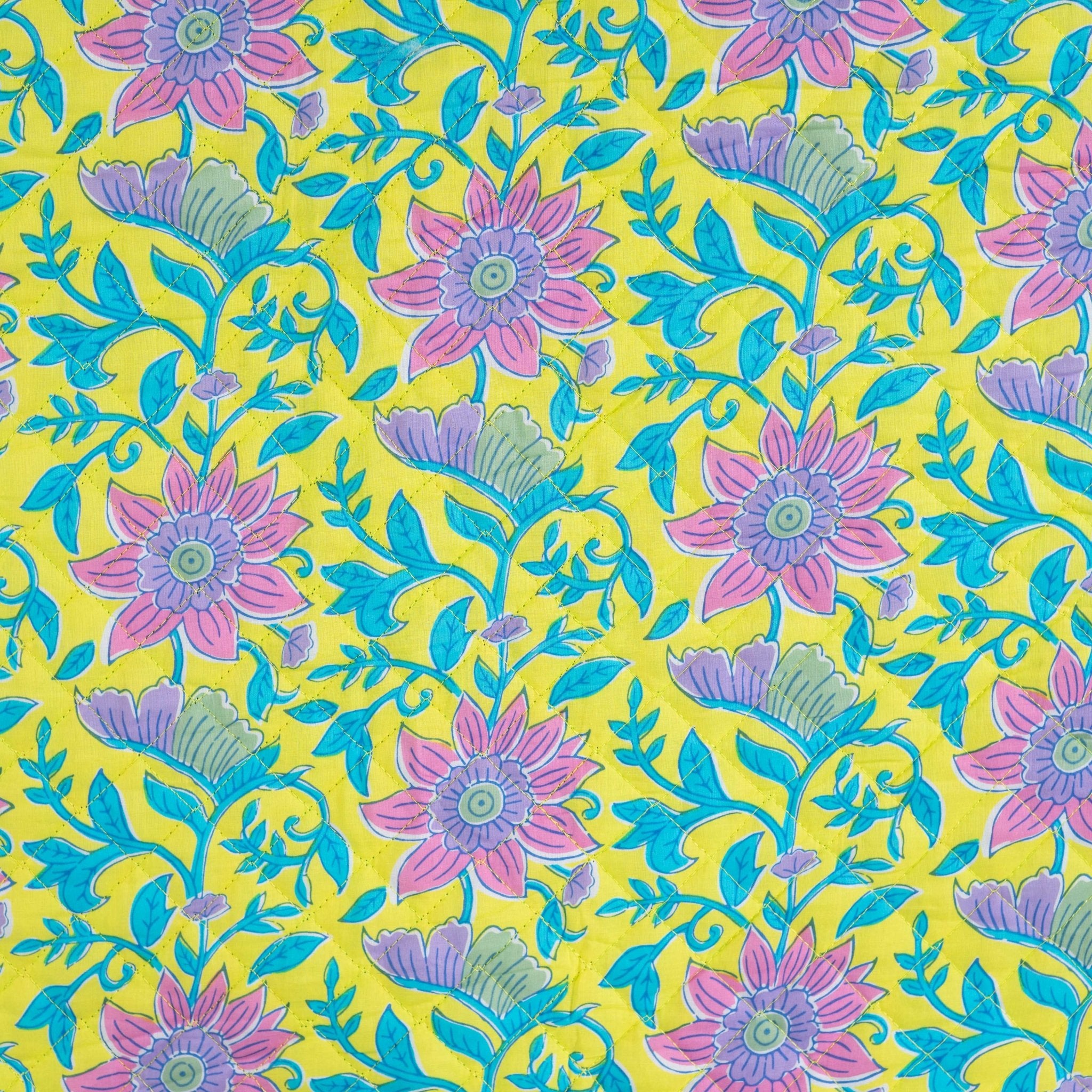 Tissu matelassé fleur royale