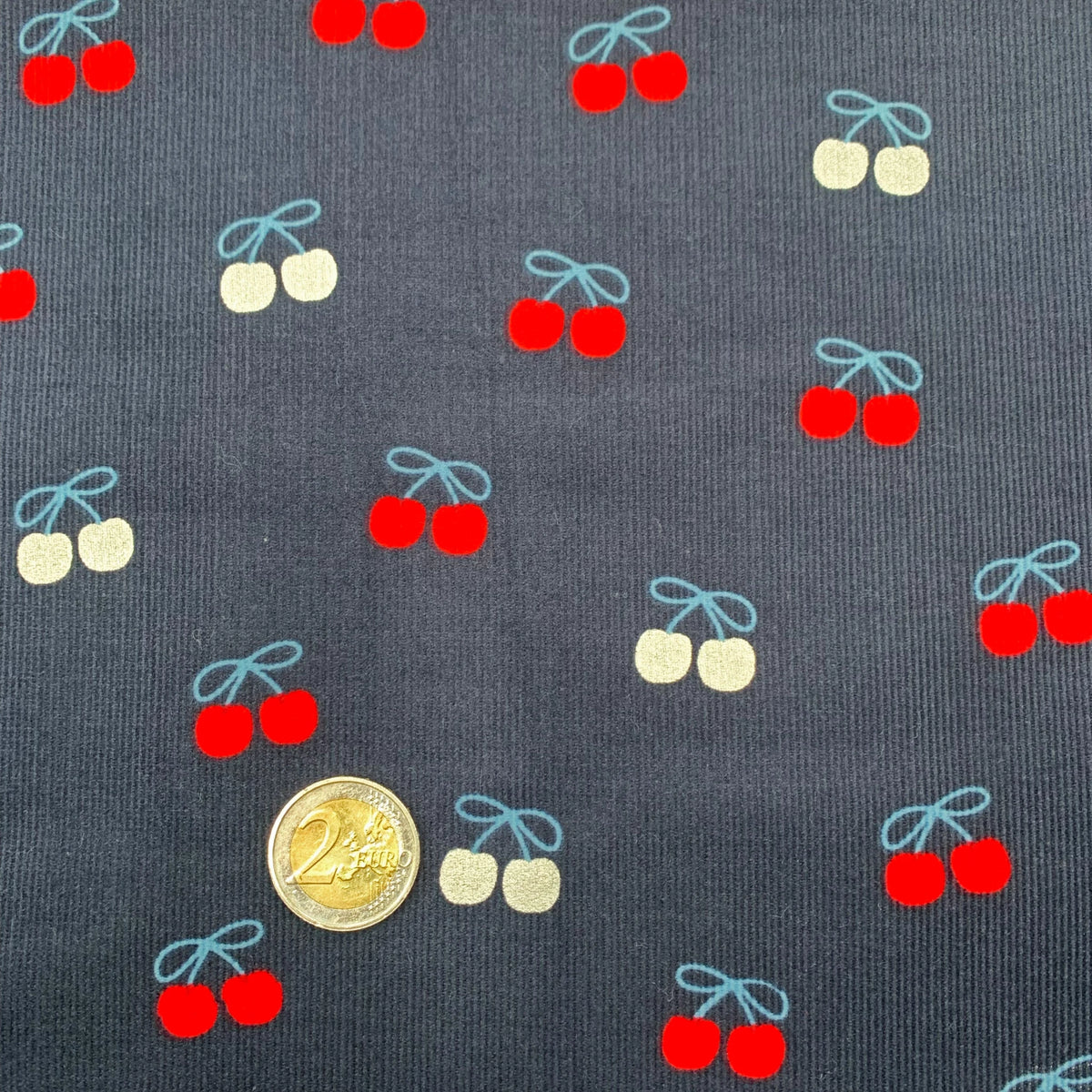 tissu-milleraie-bleu-cerise-taille-motif