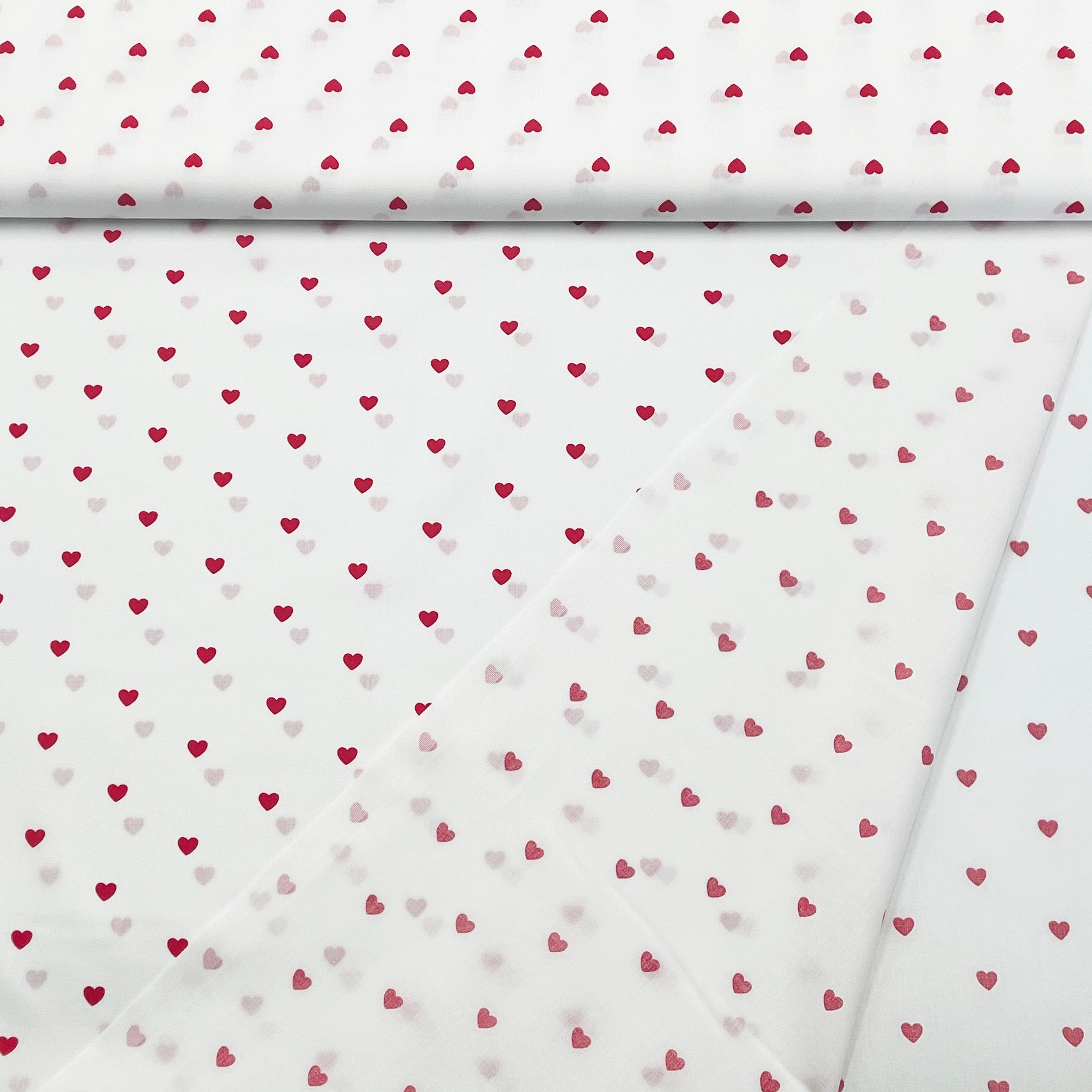 Tissu Popeline de coton cœurs sur fond blanc