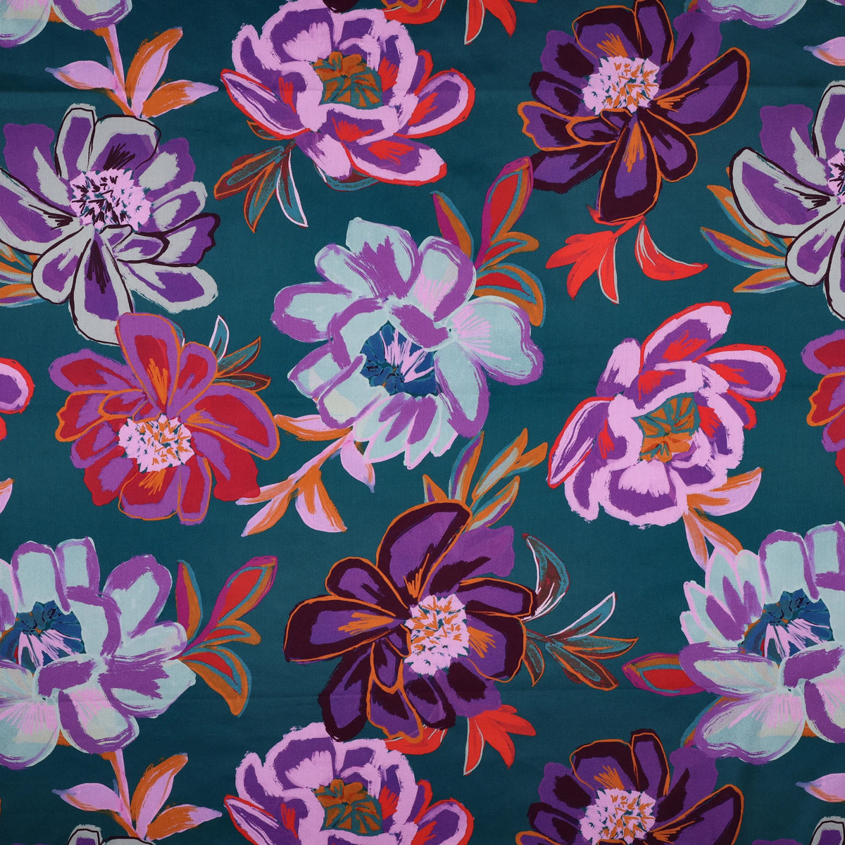 Tissu satin de coton grandes fleurs violettes sur fond bleu canard