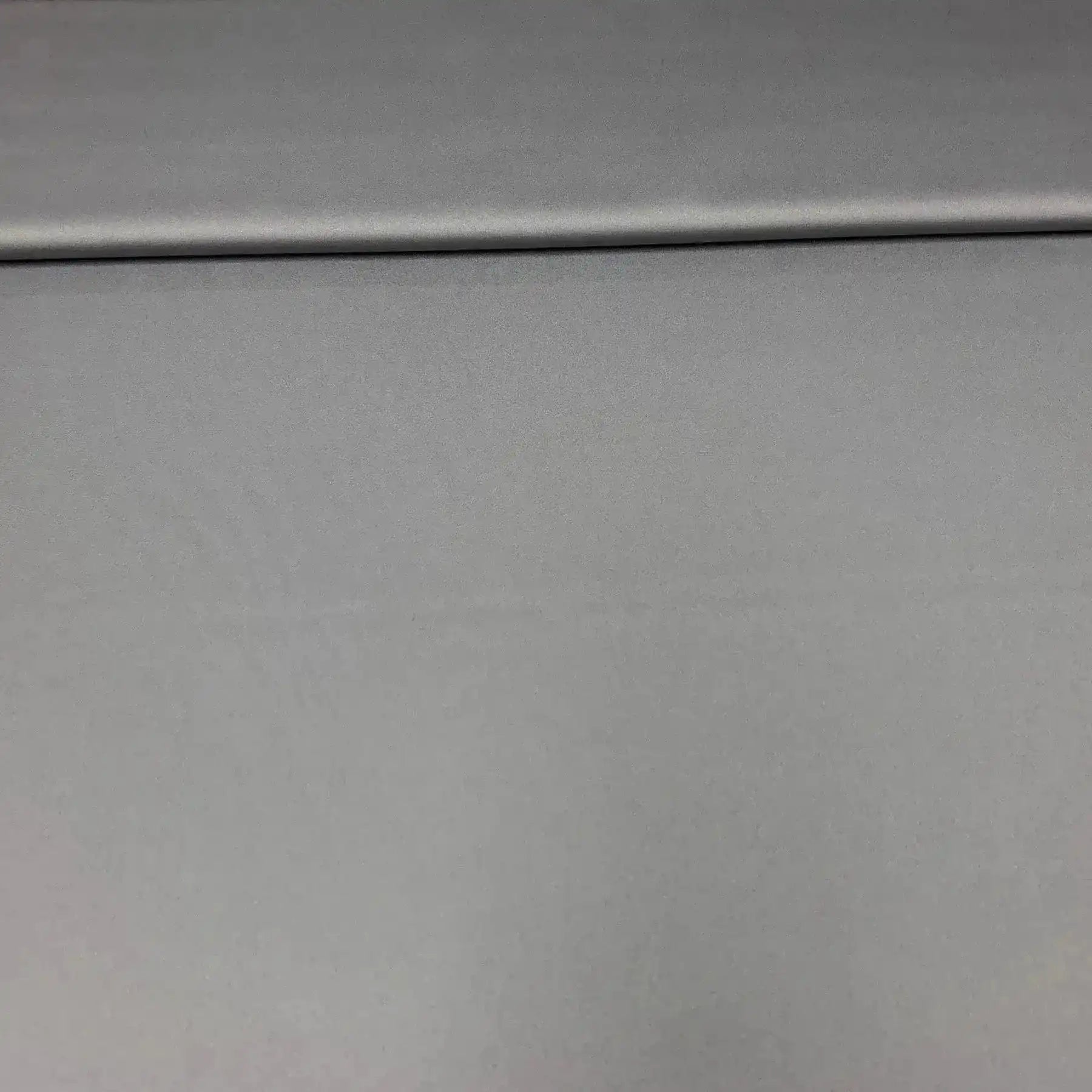 Tissu satin gris métal