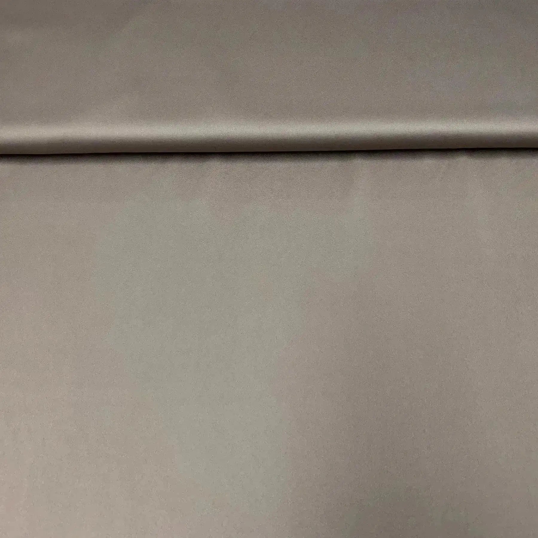 Tissu satin lila