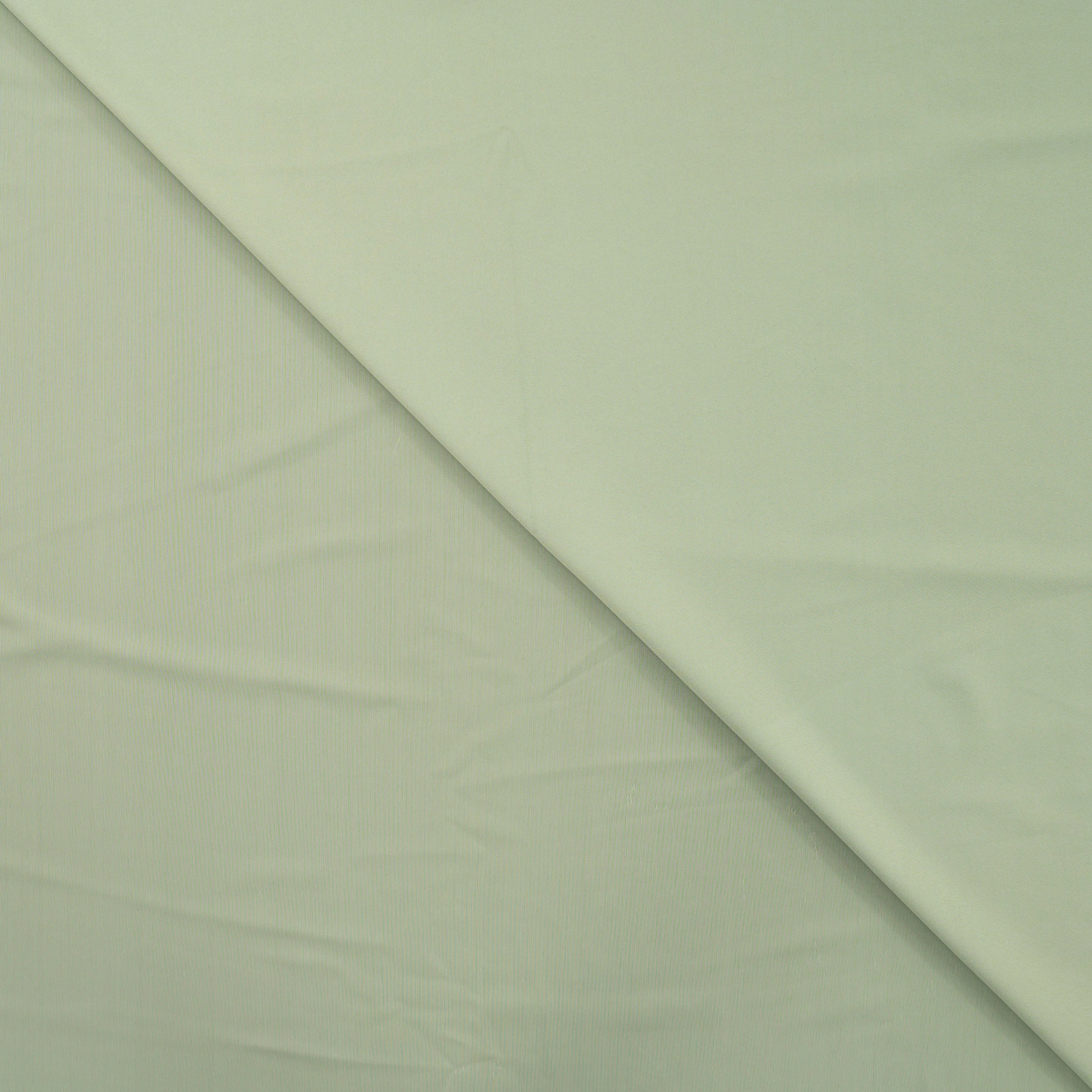 Tissu Sport Vert Amande – Douceur et Performance