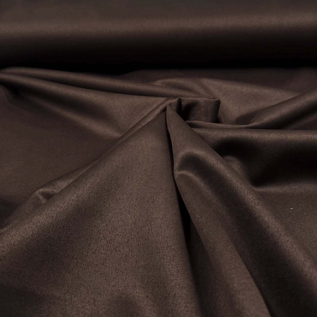 Détail de la suédine stretch brun chocolat