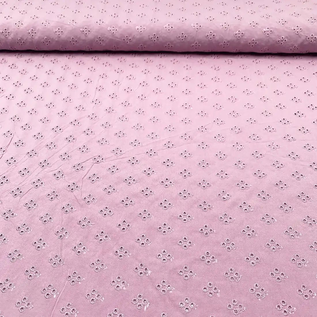 Tissu Viscose Broderie Anglaise Lilas