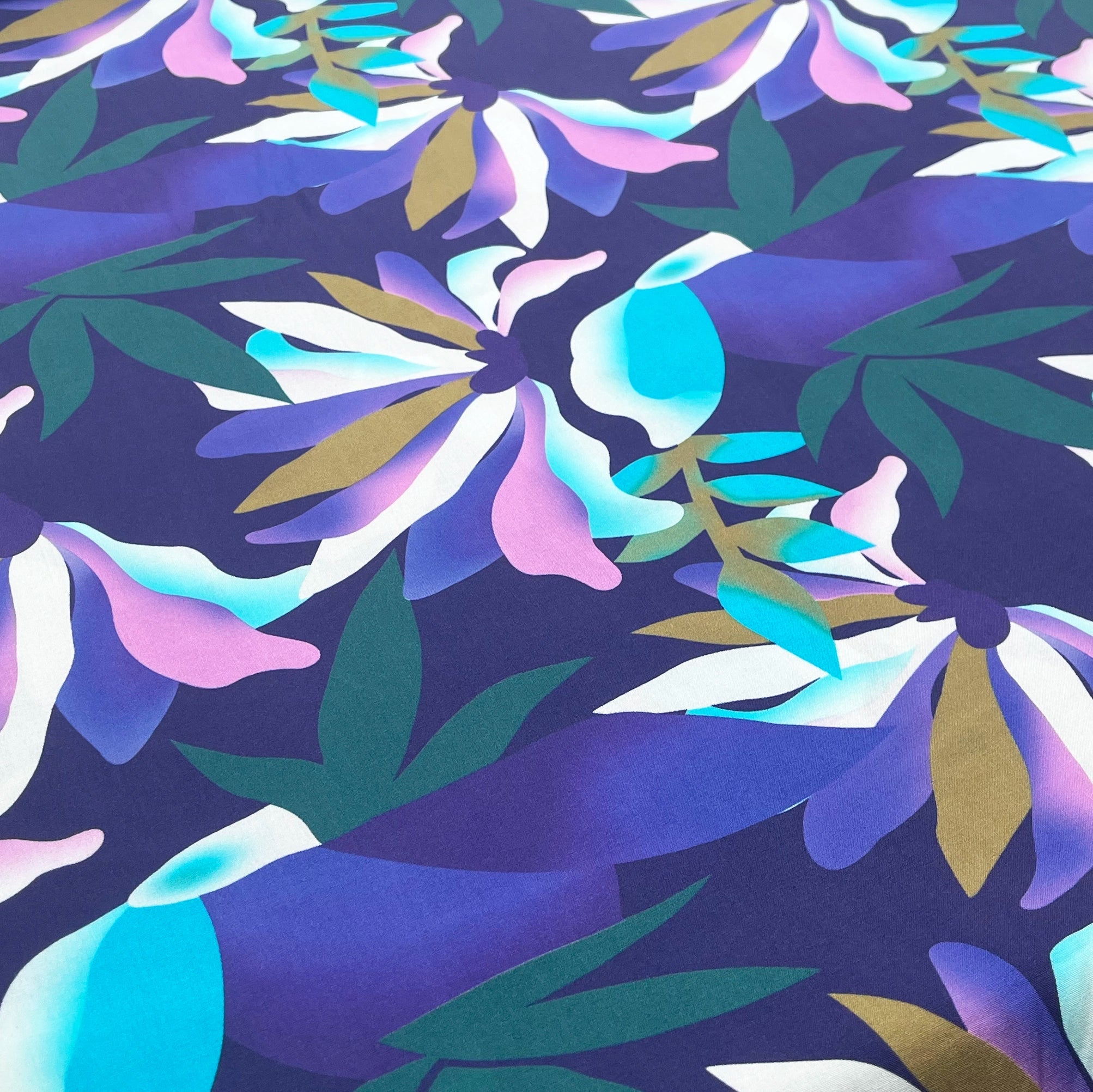 tissu_viscose_feuillage_tropical_nuit_violet
