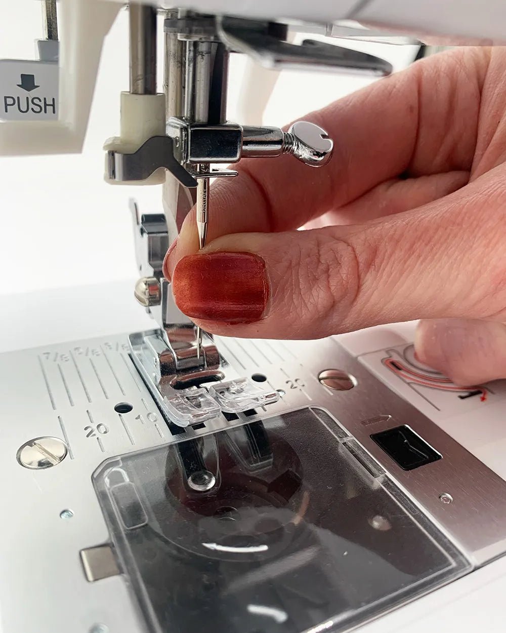 Comment changer l'aiguille d'une machine à coudre ? - Verotex