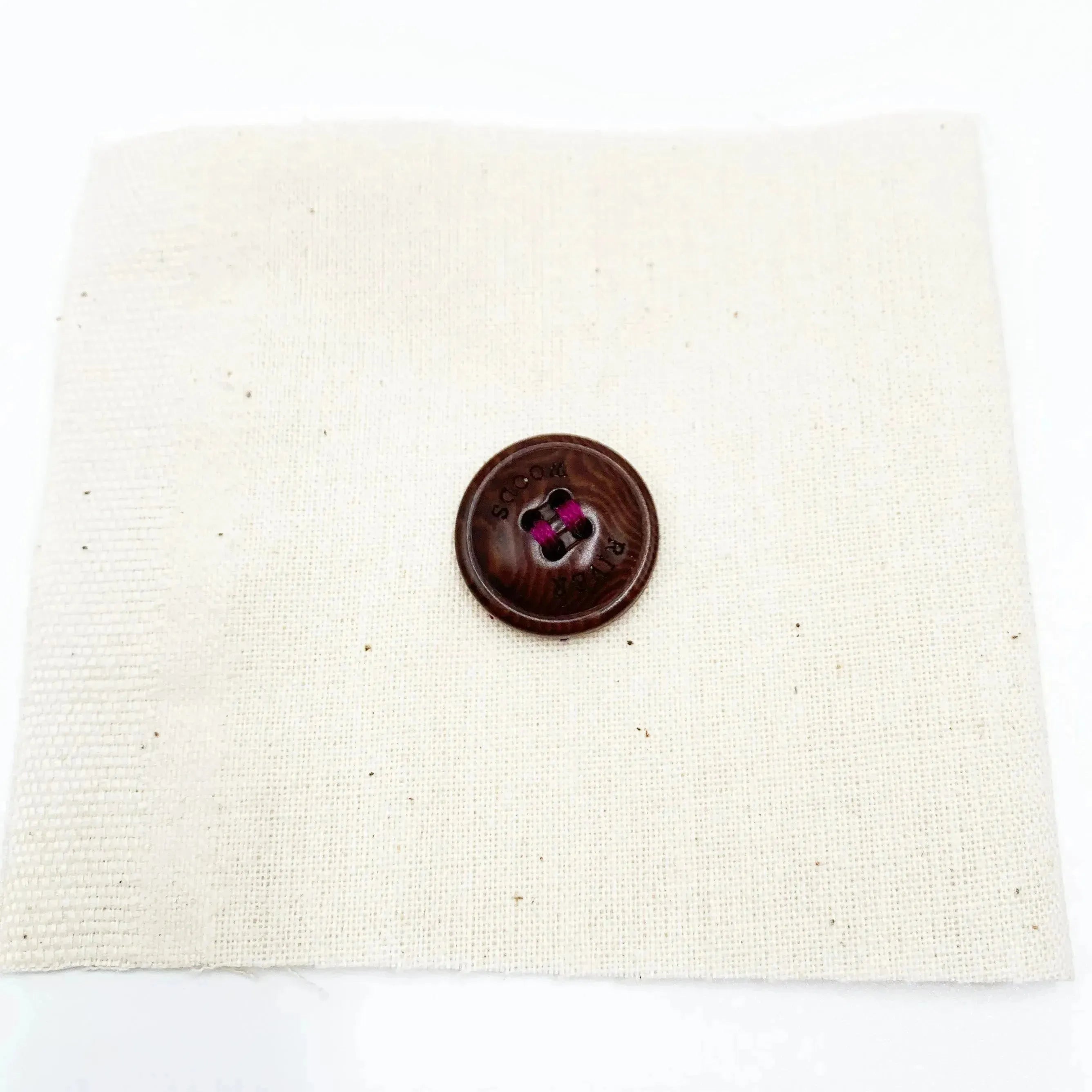 Comment coudre un bouton à la main ? - Verotex