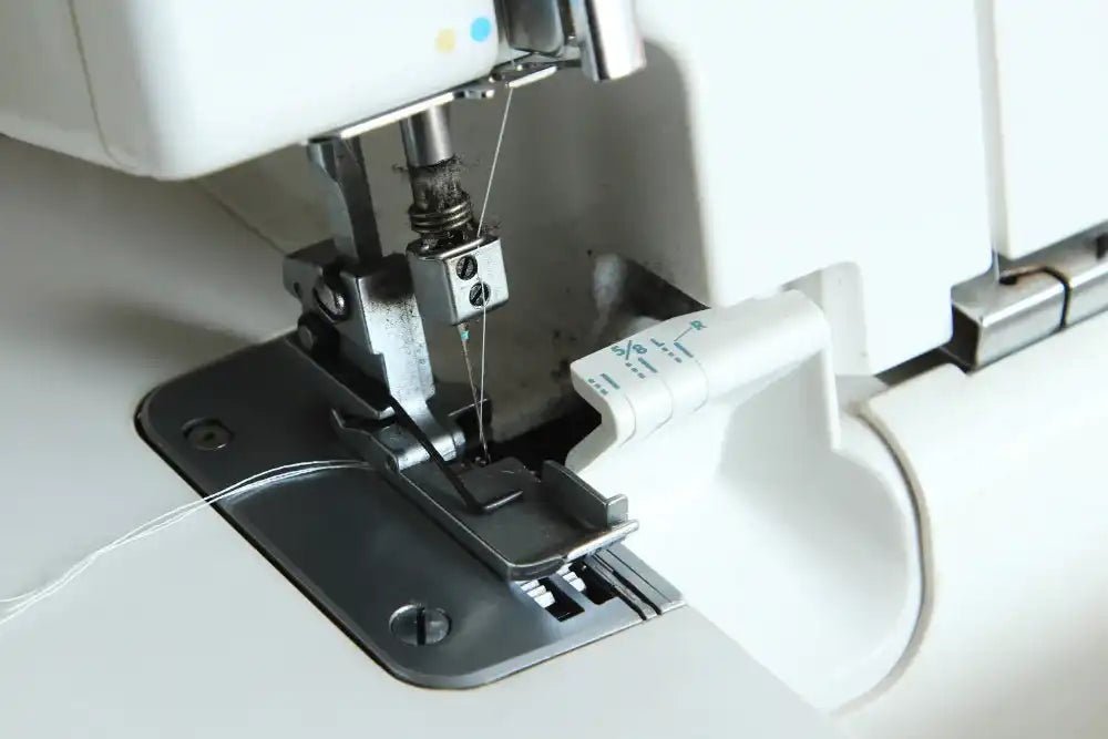 Surjeteuse vs Recouvreuse : le duo pour des finitions pro - Verotex