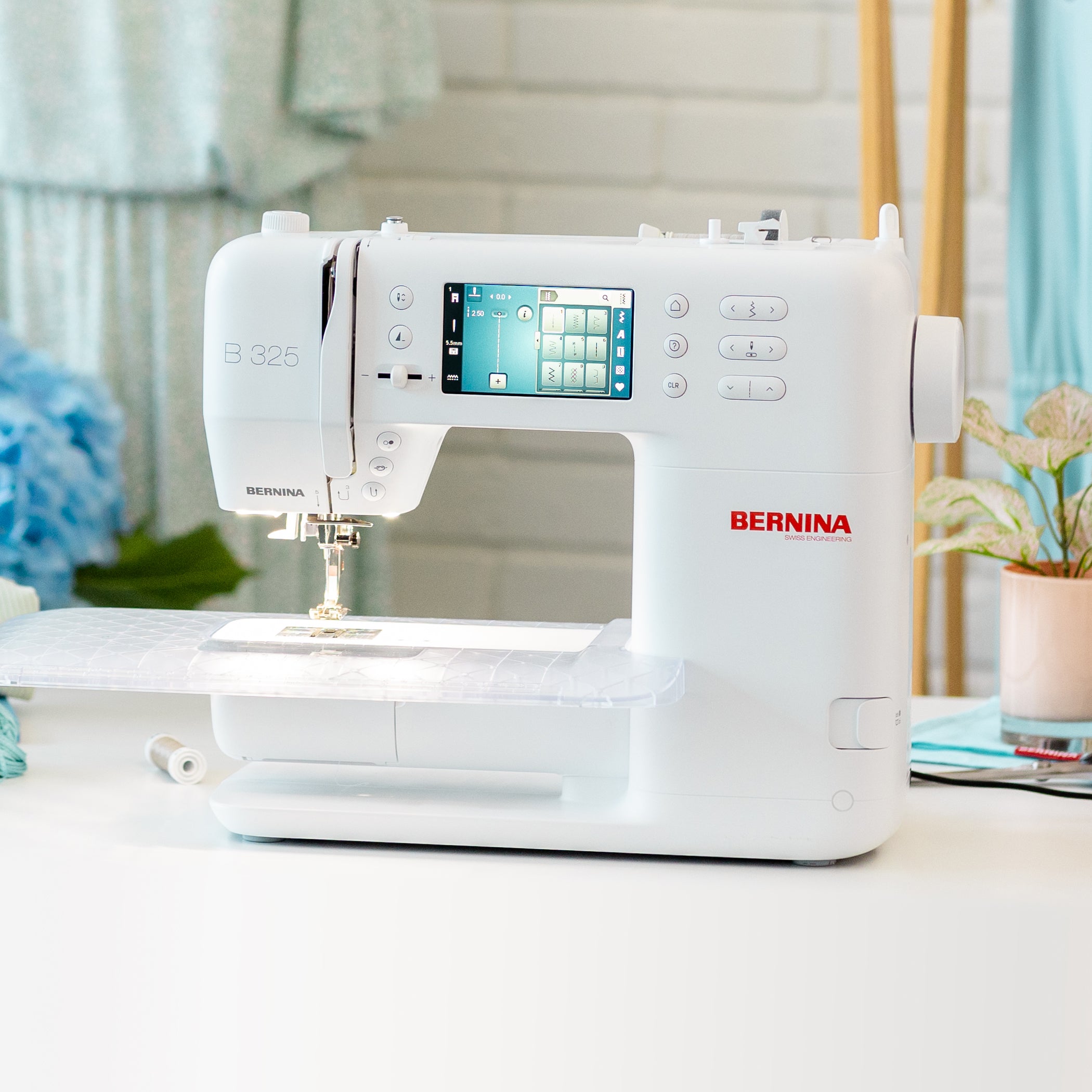 BERNINA 325 - bras libre 16 cm, espace de couture