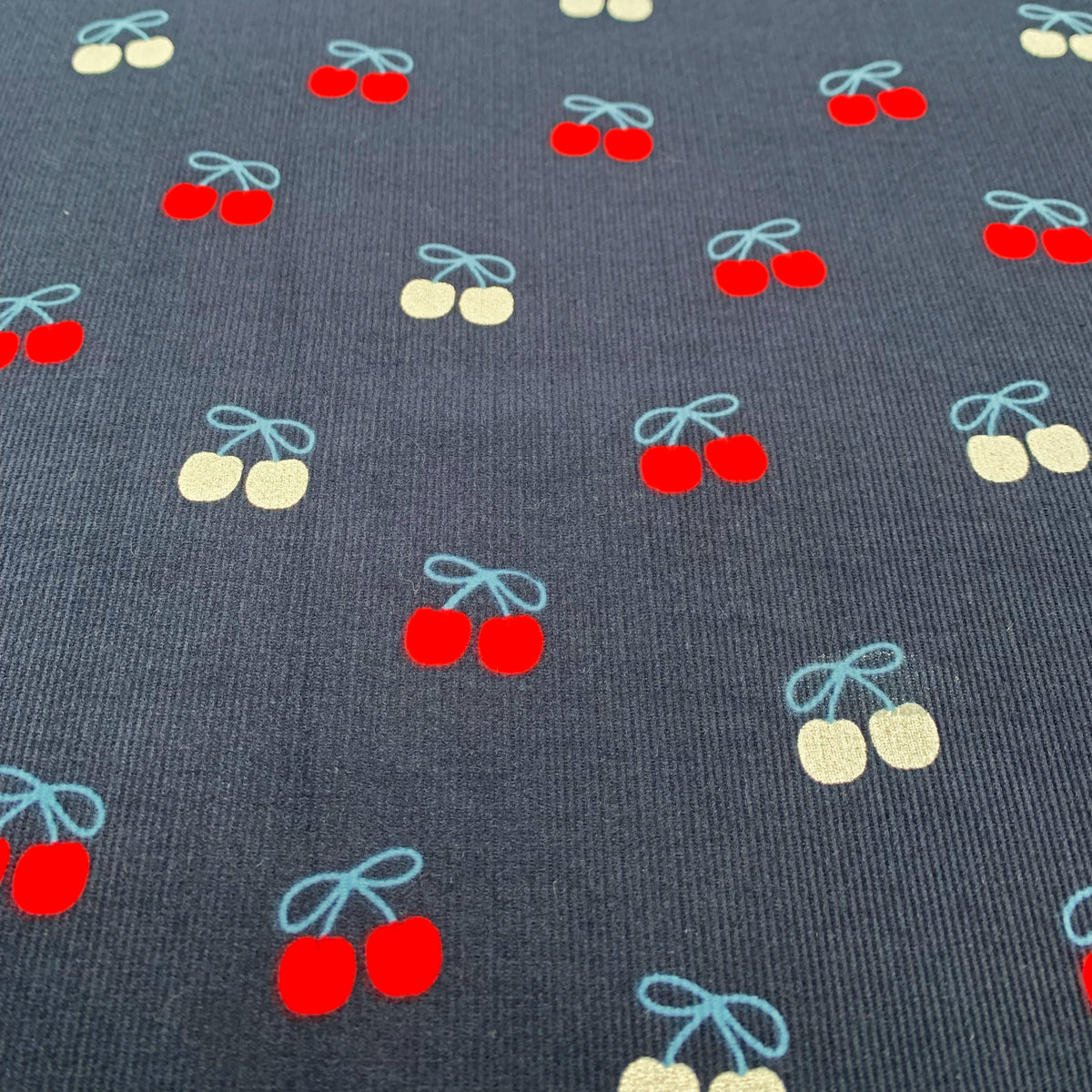 tissu-milleraie-bleu-cerise