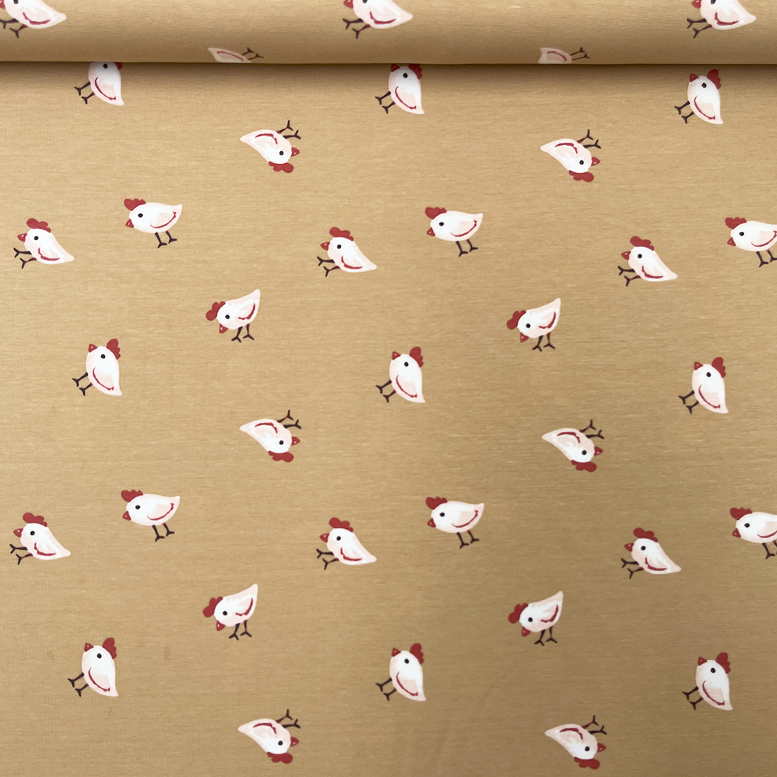 Jersey Coton Ludique – Petites Poules sur Fond Neutre