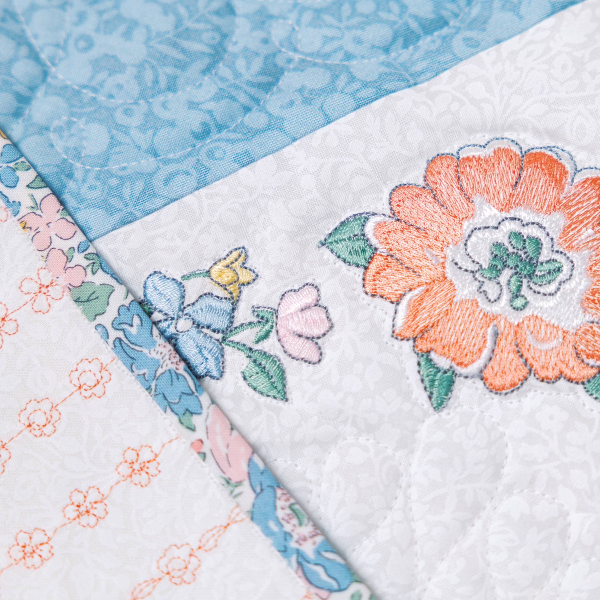 BERNINA 580 Liberty Edition — points décoratifs et motifs de broderie Liberty